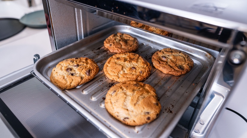 toaster oven - the flashxpress preheats incredibly quickly, but consistently runs...