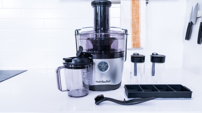 juicer - the nutribullet pro comes with a lot of great accessories.