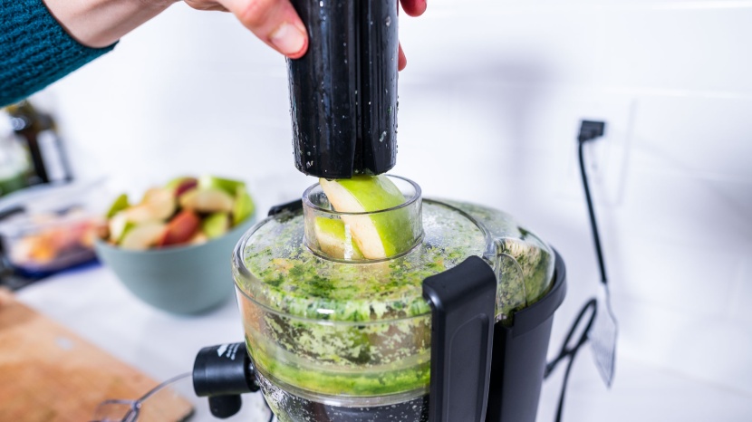 magic bullet mini - the juice quality with apples was great.