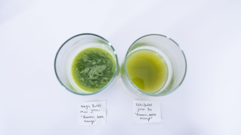 juicer - comparing juice from the magic bullet mini and nutribullet pro.