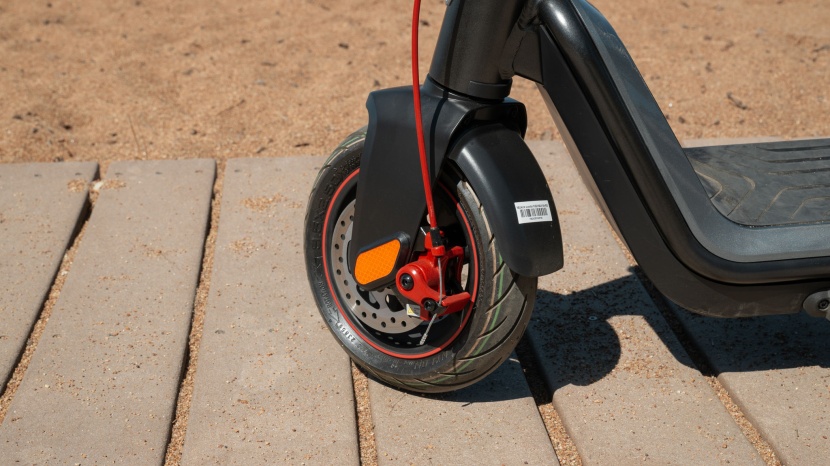niu kqi3 max - brakes are usually combined as an electric plus a friction device...