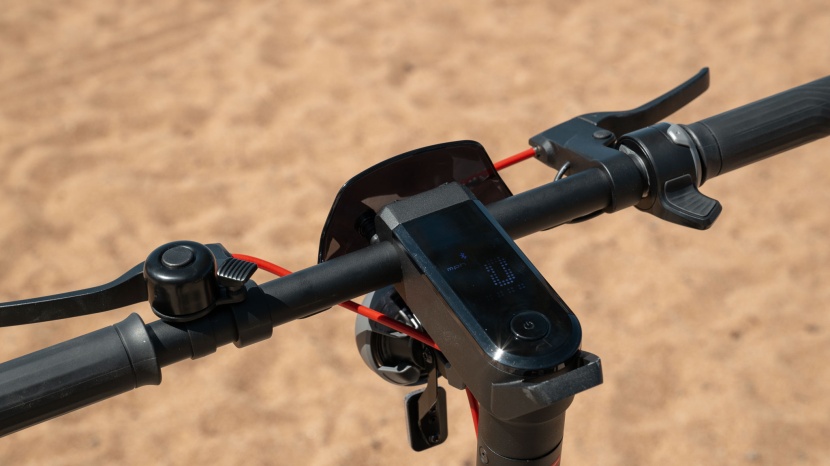 niu kqi3 max - two levers control the niu's braking system, providing fine-tuned...