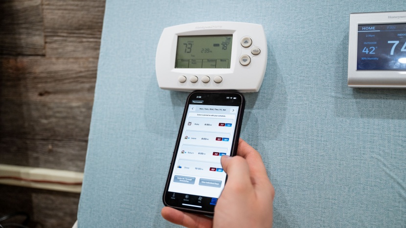 honeywell home rth6580wf wifi 7-day programmable - scheduling in the app was far less tedious than doing so directly on...