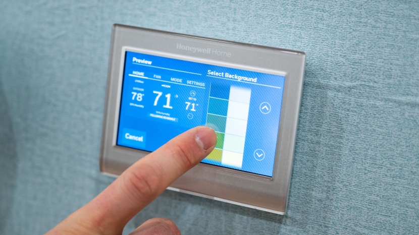 honeywell wifi smart color - the honeywell wifi smart color claim to fame is its color screen...