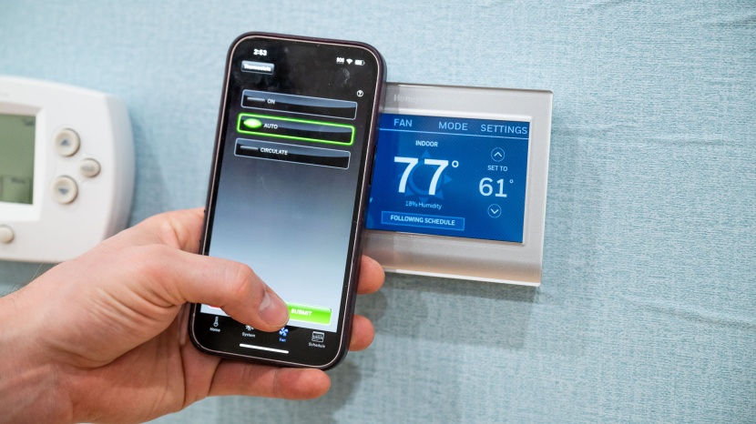 honeywell wifi smart color - we like that we're able to control this unit remotely via its smart...