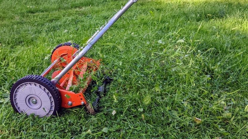 american lawn mower 1204-14 - this simple mower is an economical option for small lawns or active...