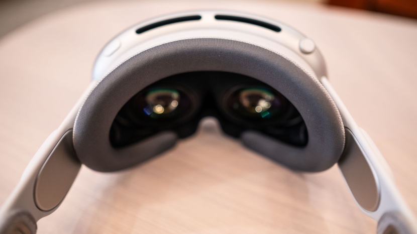 vr headset - fit, compatibility, and resolution are a few important things to pay...