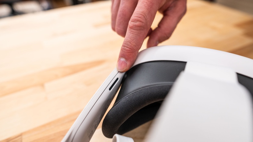 meta quest 3 - headband-integrated speakers can get loud but could distract those...