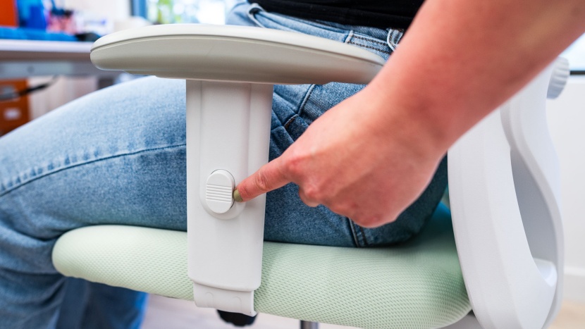 office chair - at one-fifth the cost of premium steelcase chairs, the sihoo m18...