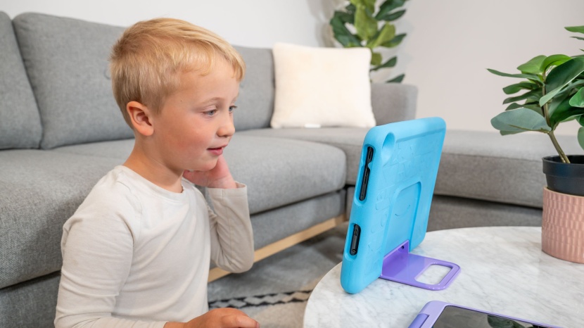 amazon fire hd 10-inch kids 2023 - the long battery life of the fire 10 keeps your child happily...