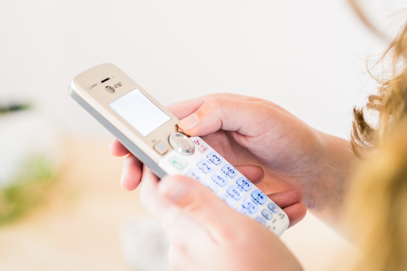 cordless phone - we appreciate the layout of the handset on the at&amp;amp;t dl72219...