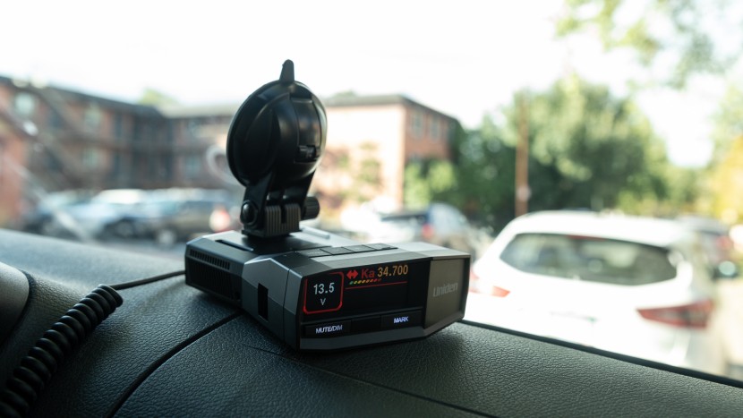 radar detector - the ability of the r8 to vary sensitivity based on a set baseline...
