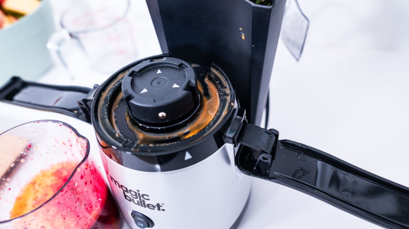 juicer - juice can accumulate in these cracks of the magic bullet mini...