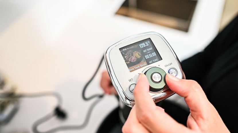 sous vide - the size of the screen, the feel of the buttons, and smartphone...