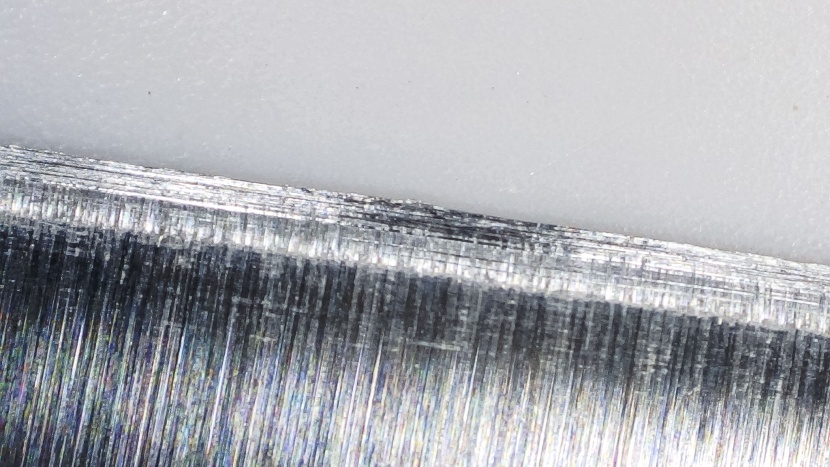 in this closeup of the knife edge, you can see some inconsistency...