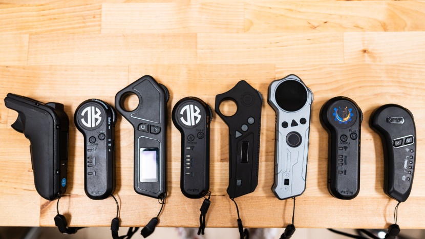 electric skateboard - we test each remote control for user-friendliness, intuitiveness...