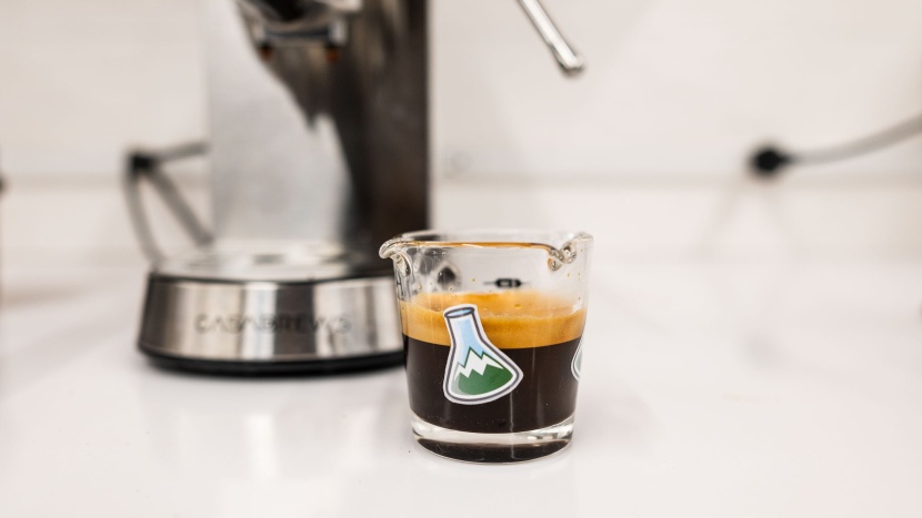 casabrews cm5418 - we experienced light and aromatic crema with every shot.