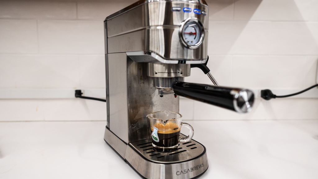 casabrews cm5418 - this casabrews espresso machine takes up little counter space and...