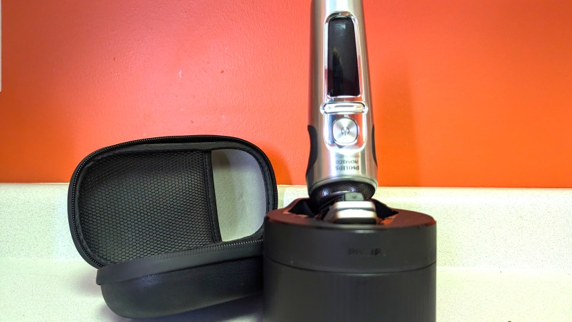 philips norelco s9000 prestige - locked into the cleaning pod and gettin' all gussied up.