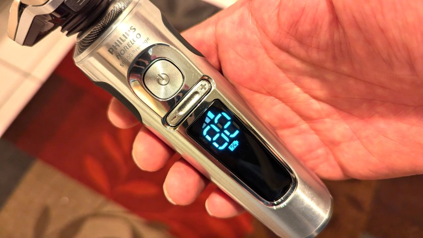 philips norelco s9000 prestige - you never have to play the guessing game with this razor. when it...