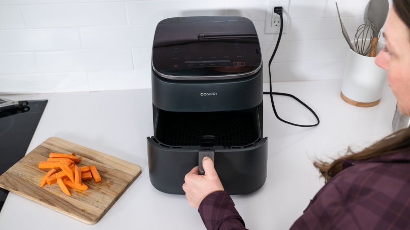 cosori turboblaze - being able to smoothly open the fry basket is a key feature.