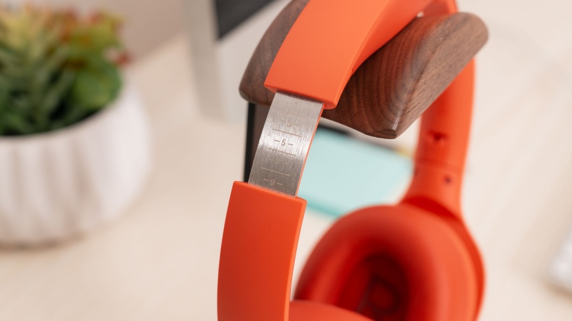 tozo ht2 - an aluminum slider adds durability to this budget headset.