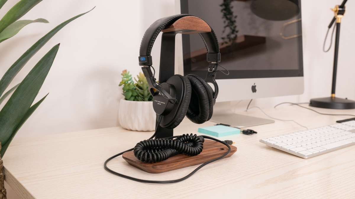 Sony MDR-7506 Review (If you want great midrange accuracy at a budget price, and don't mind a suboptimal fit, then these are a solid option.)
