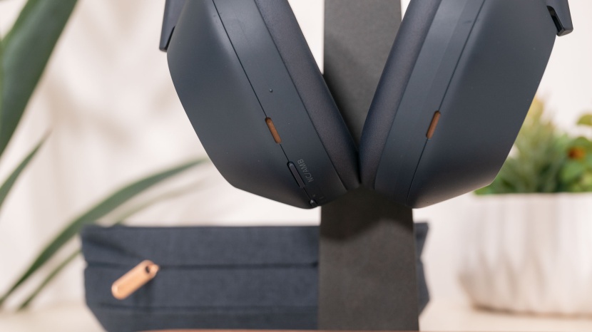 noise cancelling headphones - while they cancel a lot of noise, the xm5s are the least comfortable...