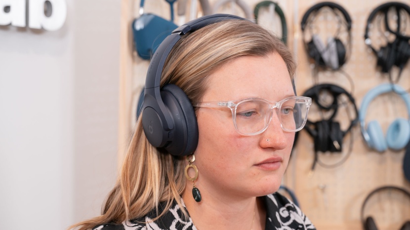 soundcore q20i - the q20i also feels just fine to wear with thick glasses.