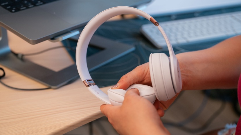 ultraplush earcup cushions help improve comfort, though they're not...