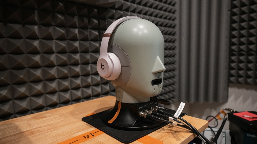 wireless headphones - despite the hype, the beats solo 4 were not impressive in our sound...