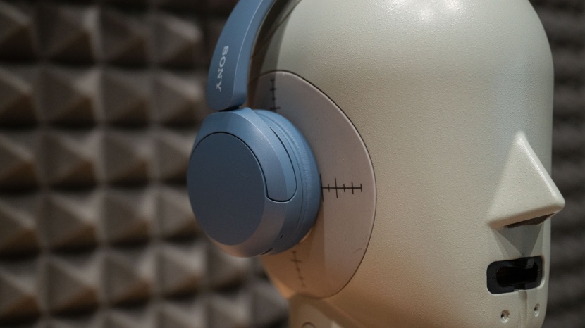 sony whch520 - complementing the opinions of our expert judges is an objective...