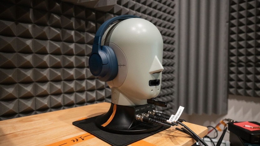 jbl tune 720 bt - we were surprised by the  passive noise-cancellation ability of the...