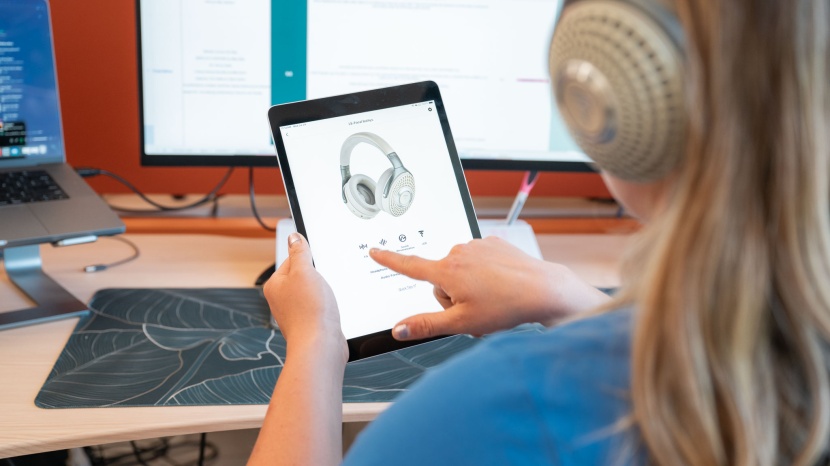 wireless headphones - we explore every setting and button to see which are the easiest to...