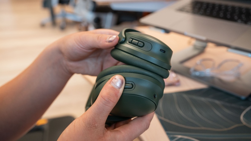 bose quietcomfort - the controls scored high in our testing, but we wish the...