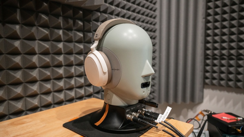 sennheiser momentum 4 wireless - the momentum struggled in our tests for noise cancellation.