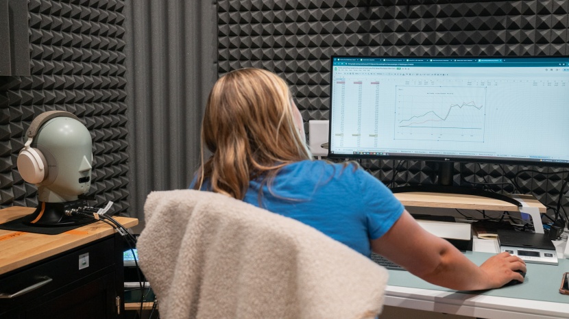 sennheiser momentum 4 wireless - here, our project lead analyzes the incoming frequency response data...