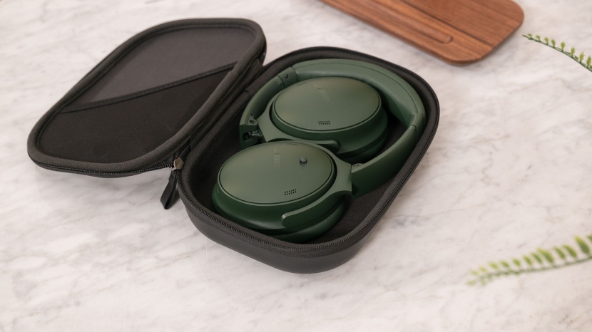 in the accompanying case, the earcups fold down flat.