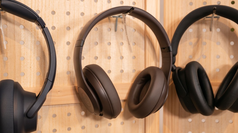 beats studio pro - we encourage you to browse our list of alternative options before...