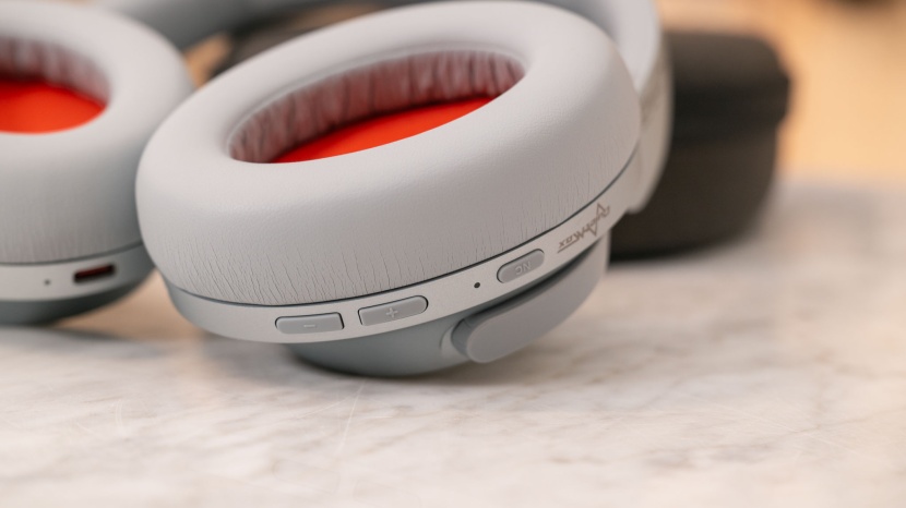 1more sonoflow - we like that the buttons are easy to locate by touch.