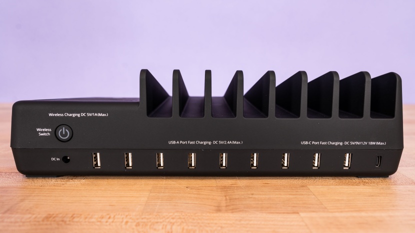 now that is a lot of ports! note the simple yet sturdy vertical...