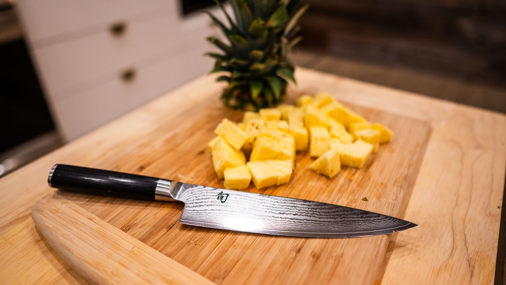 shun classic 8&quot; - the shun classic is a top-tier chef knife made with real damascus...