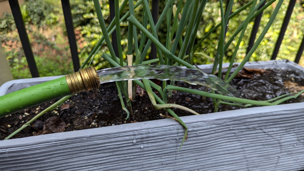 expert gardener light duty - the expert gardener has great water flow with or without a nozzle.