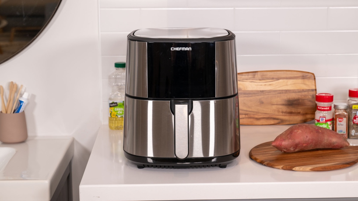 Chefman TurboFry Touch Review (The Chefman TurboFry Touch 8-Qt cooked very juicy chicken during our testing.)