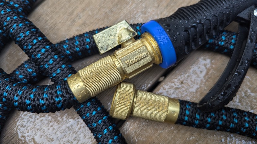 flexi hose - a built in valve on expansion hoses makes it quick and easy to...