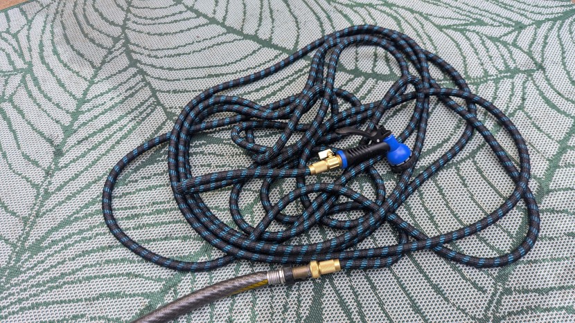 water pressure expands the hose for use.