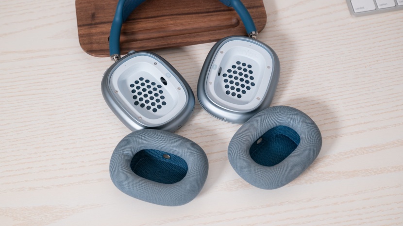 noise cancelling headphones - the airpods max have some cool features and impressive technology...