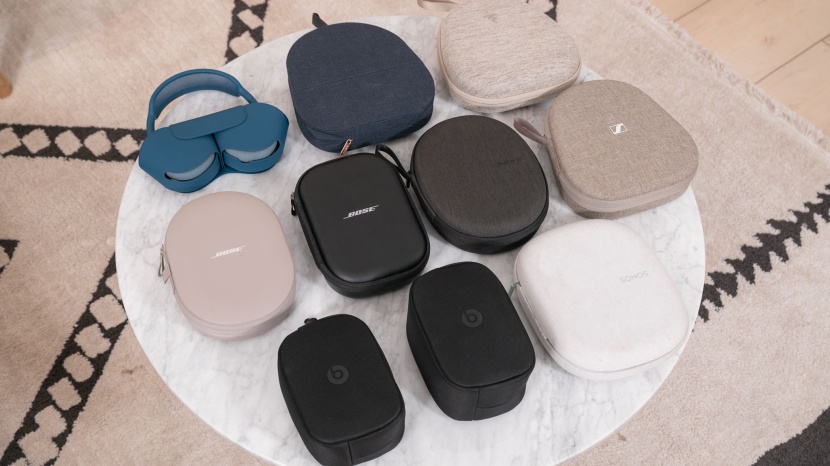 noise cancelling headphones - creating excellent sound quality, while simultaneously deleting...