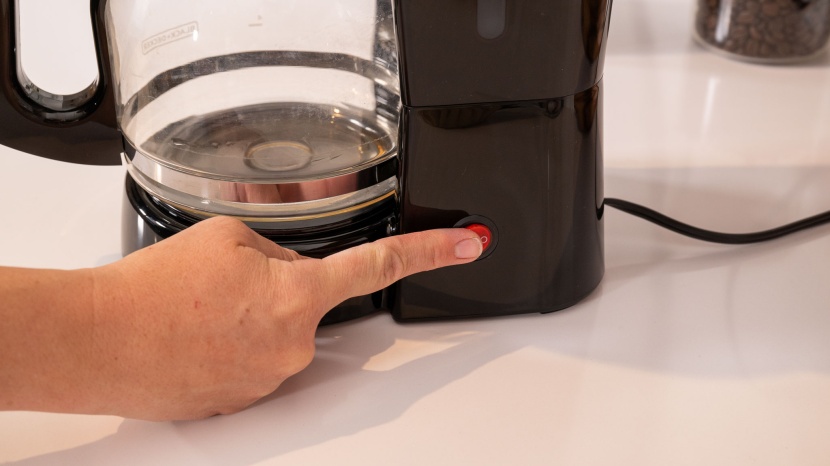 black+decker 12-cup easy on/off - one of the only redeeming qualities of the easy on/off is its...