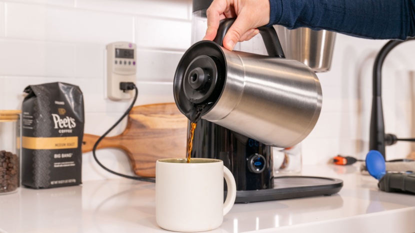 oxo brew 9-cup - the carafe's handle has an ergonomic design that makes it easy to...